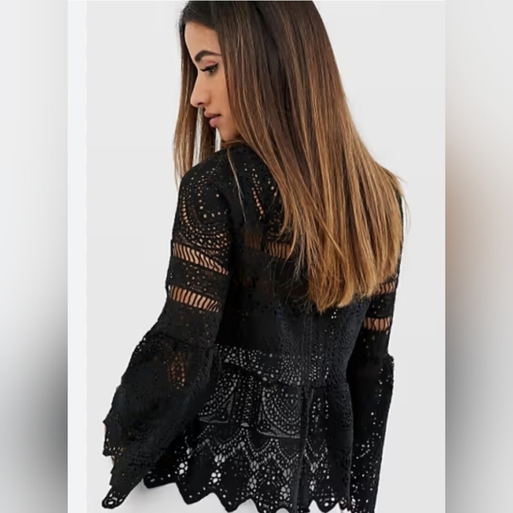 Boohoo Black Crotchet Lace Longsleeve Bell Sleeve Peplum Top Size 6 - Picture 2 of 11